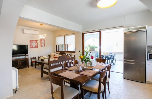 Mixorrouma Villa | Countryside Villa with Private Pool & Whirlpool Tub