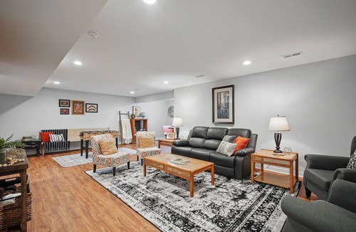 Winterset House | Covered Bridge Haven - 3-bedroom house with themed rooms in Winterset