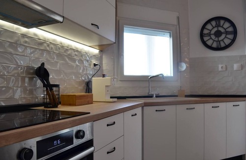 Perea Apartment | Cozy 2-bedroom apartment with WiFi, AC in wonderful Perea