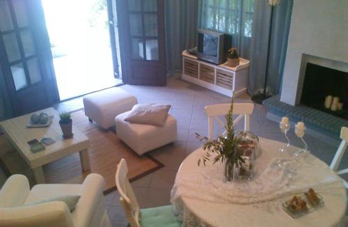 Kriopigi House | Cozy and Stylish Pool House