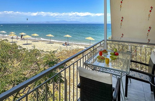 Paralia Apartment | Cozy apartment in Astros Kynourias with lake view
