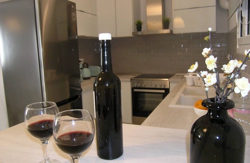Ipsos Apartment | Cozy Apartment with Jucuzzi & Fitness center - perfect for couples!