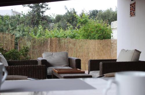 Plaka House | Cozy Backyard House