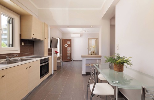 Dassia Apartment | Cozy deluxe apartment a few steps from the beach!