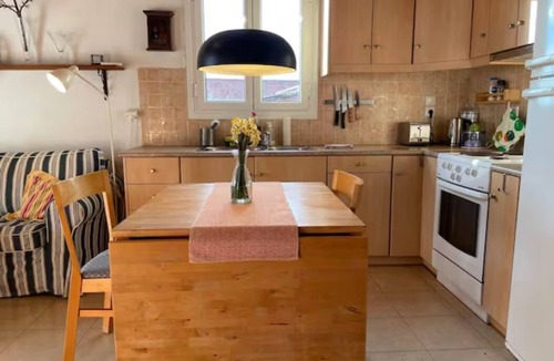 Vasilitsion Cottage | Cozy Garden Cottage With Stunning Sea Views