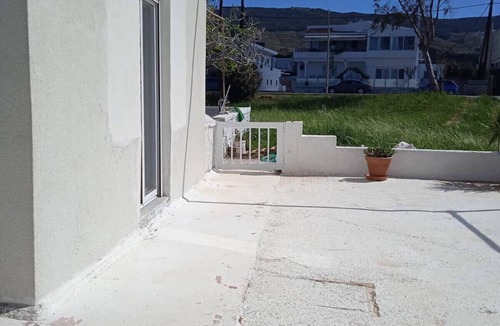 Paradisi House | Cozy little home next to the Sea with a patio