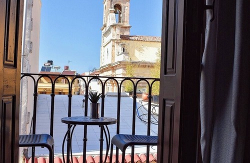 Old Town Apartment | Cozy Room in the heart of the Old Venetian Harbor!