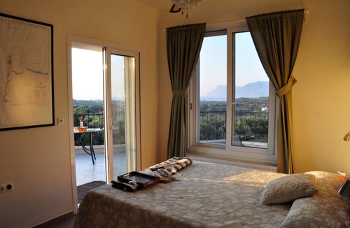 Kissamos House | Cozy Seacoast Villa on Estate in Crete’s Western Olive Region. Avail. Yr. Round