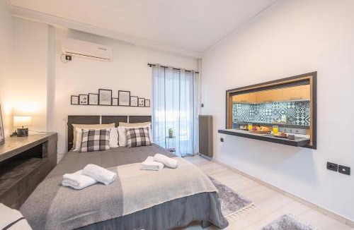 Peiraiki Apartment | Cozy Seaside Apartment in Aphrodite Bay, Piraeus