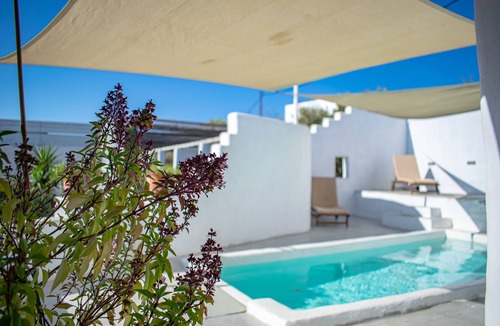 Nea Cryssi Akti Apartment | Cozy studio for 2 guests with 1 child or 3 adults - walking distance to beach