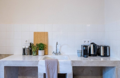 Kerameikos Apartment | Crane – Stylish Living in the Heart of Metaxourgeio