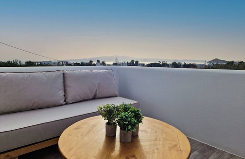 Kastraki Apartment | Crea, Bright Beach Apartment