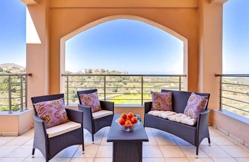 Kournas House | Cretan Sunny Villa Heated Pool