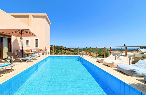 Kournas Villa | Cretan Sunny Villa with Heated Pool