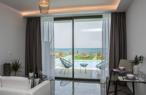 Kato Gouves Bed & Breakfast | Crete Resort Sea Side Deluxe Sea View Private Pool