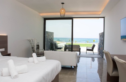 Kato Gouves Bed & Breakfast | Crete Resort Sea Side Deluxe Sea View Private Pool