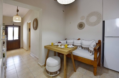 Adamas House | Cristina's House - Homely Accommodation near the Sea and Town Center