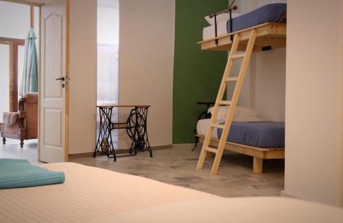 Ano Poli Hostel | Crossroads