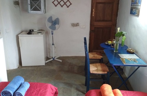 Pitrofos House | Cyclades Olive Museum's Guest House with free 1 h tour to the Olive Museum.