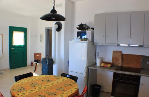 Naxos Apartment | Cyclades, seaside Villa bord de Mer. Beach at your feet. Direkt am Strand.