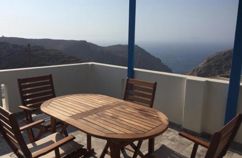 Tholaria House | Cycladic house in rural surrounding 2