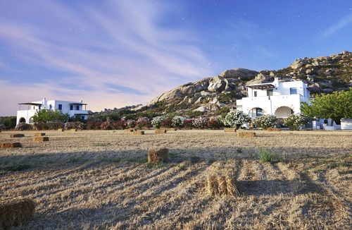 Plaka House | Cycladic House near the sea