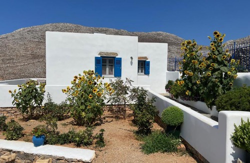 Tholaria House | Cycladic houses in rural surrounding