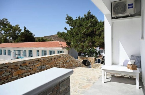Kanala House | Cycladic Nest in Dryopidann