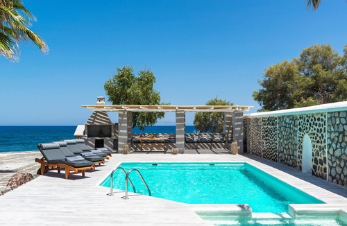 Kamari Villa | DAMMA BEACHFRONT LUXURY VILLA