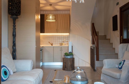 Aristotelis Villa | Dandy Villas Nea Roda - Melodic Waves - Private - Pool - Parking - Cellar