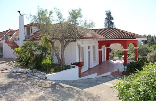 Tolo House | Daphne house