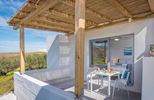 Milos Apartment | Deluxe apartment with panoramic sea view located on the hill of Provatas