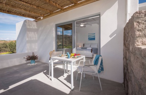 Milos Apartment | Deluxe apartment with panoramic sea view located on the hill of Provatas