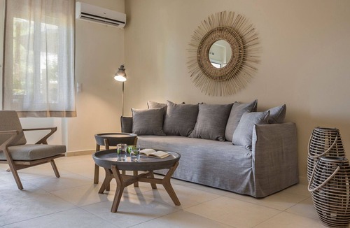 Karavomylos Villa | Deluxe Kefalonia Apartment | Apartment Helios | 1 Bedroom | Outdoor Pool |.