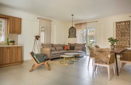 Karavomylos Villa | Deluxe Kefalonia Apartment | Apartment Paeonia | 3 Bedroom | Pool | Sea View |.