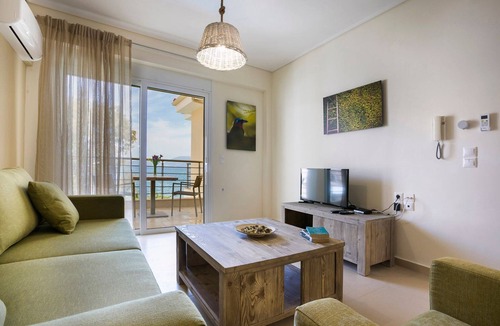 Karavomylos Villa | Deluxe Kefalonia Apartment | Apartment Leyland | 1 Bedroom | Pool and Sea View.