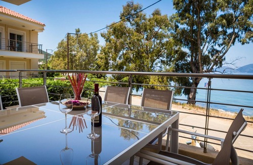 Karavomylos Villa | Deluxe Kefalonia Apartment | Apartment Lotos | 3 Bedroom | Sea View |.