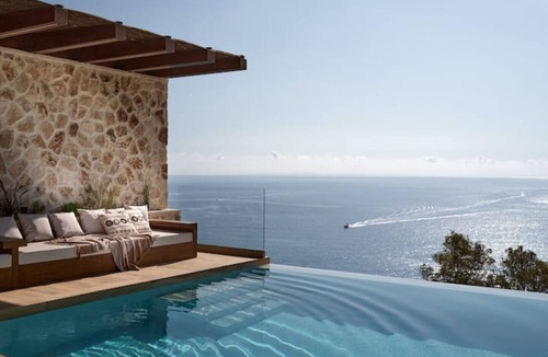 Skinaria Villa | Deluxe Panorama Suite with Private Infinity Pool and sea view