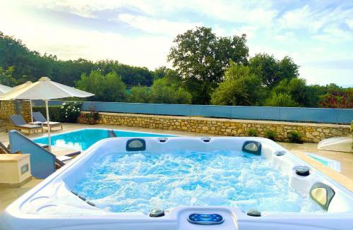 Atsipópoulon Villa | Deluxe Villa Ianthos - Outdoor Hot Tub & Kids Pool
