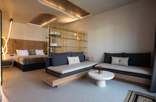Glastros Hotel | Deluxe Zirkon Suite with Private Pool