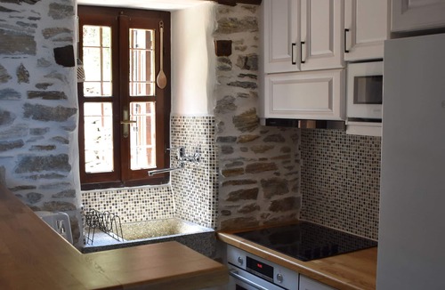 Mouresi House | Dendrokipos - traditional stone house on the east side of Pelion