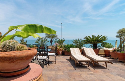Kato Diminio Apartment | Diamante Beachfront Suite