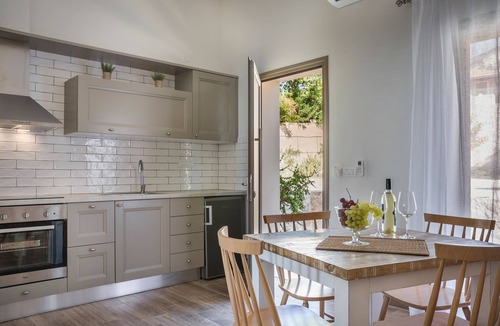 Leivathos House | Diana Suites