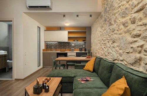 Old Town Apartment | Dimitra Apts Suite with balcony