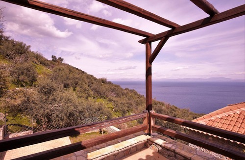 Livadi House | DIO GUESTHOUSES VILLA TAINARON 2 B/R WITH PRIVATE GARDEN AND SWIMMINGPOOL