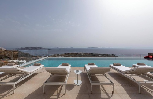 Agios Stefanos Villa | Discover Tranquility and Elegance by the Aegean Blue!
