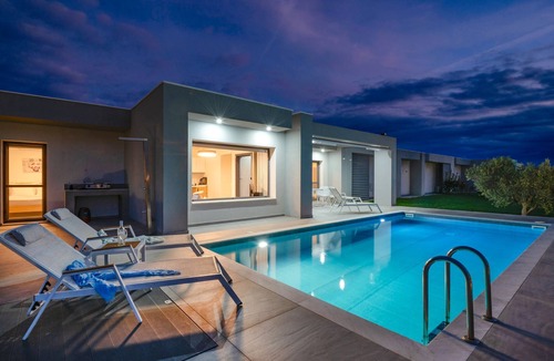 Nea Propontida Villa | Discover unforgettable sunsets at Sunset Villa, Halkidiki's hidden gem