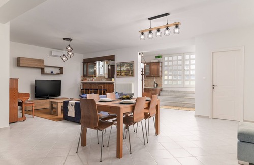 Spata-Artemida Apartment | Domelia's Luxury Apartment near airport & beach II