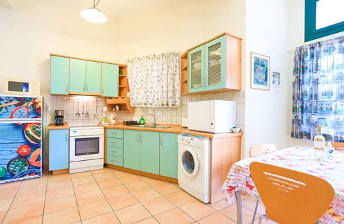 Katavolos House | Dora: Holiday House with 2 bedrooms, shared pool,100m from the beach