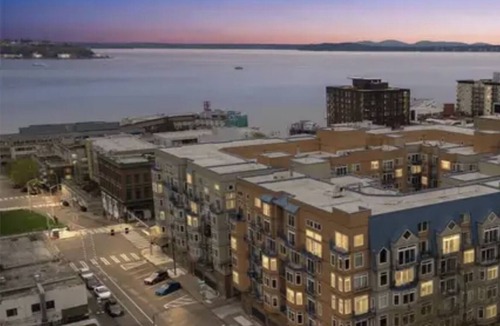 Belltown Condo | Downtown, 2 BR,WATER VIEW. 98% Walk Score! FREE Pkg-Hot Tub, Pool, weight room